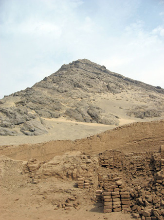 Cerro-y-Huaca