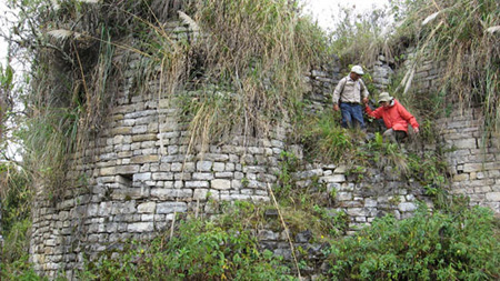 Bajando de una casa