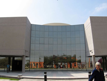 c-Fachada-de-Museo
