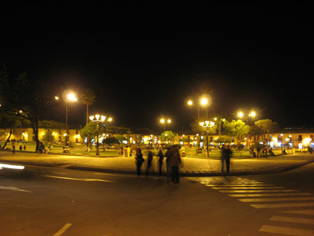 plaza-de-cax-noche